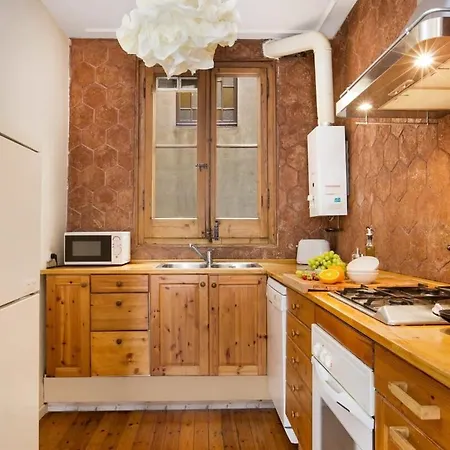 Paseo St Joan Classic 4bd For 10 Guests