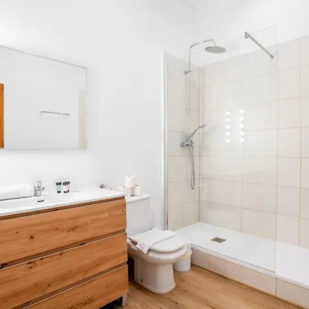 Paseo St Joan Classic 4bd For 10 Guests