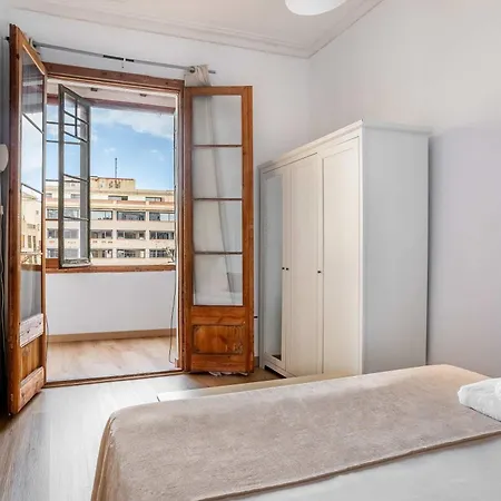 Paseo St Joan Classic 4bd For 10 Guests アパート バルセロナ